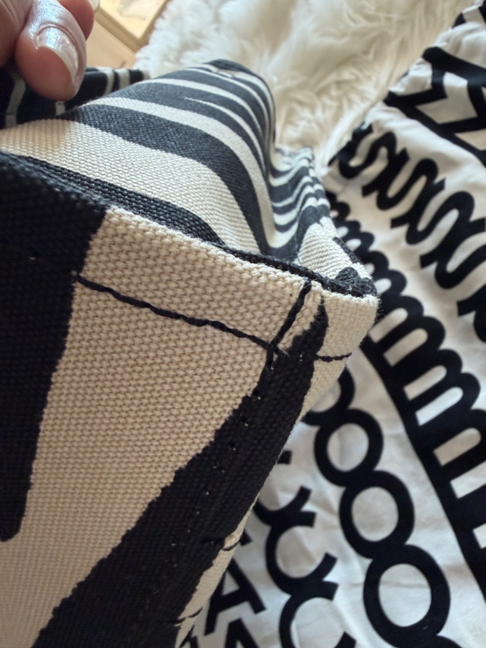 Marc Jacobs The Tote Bag - Zebra Canvas - Picture 5 of 10
